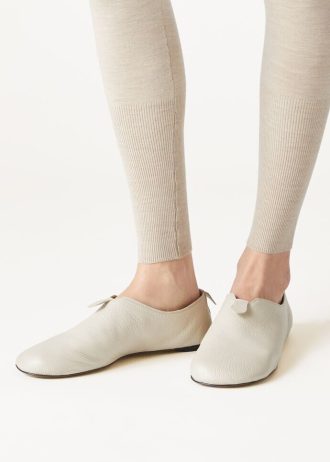 Mocassim plano flutuante